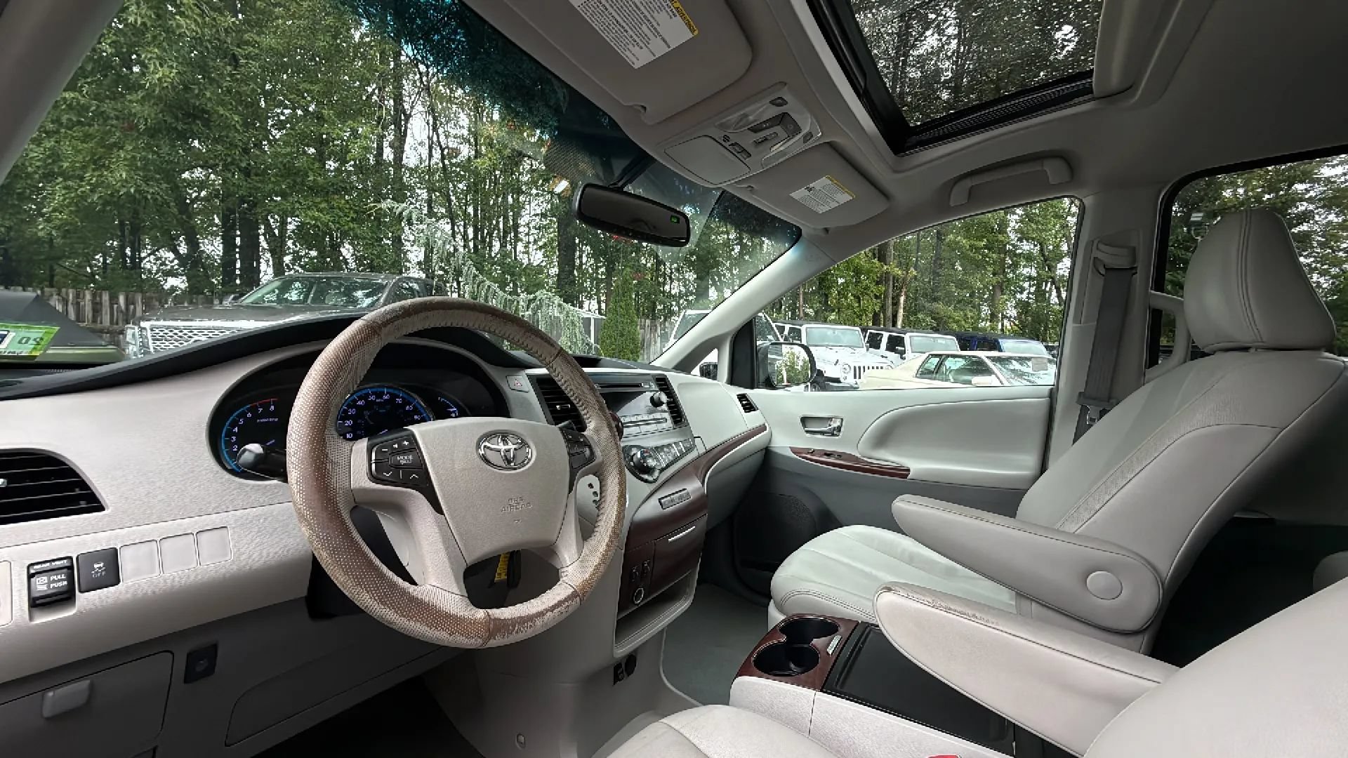 Used 2013 Toyota Sienna XLE FWD image 17