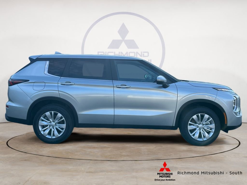New 2026 Mitsubishi Outlander ES AWD/4WD image 2