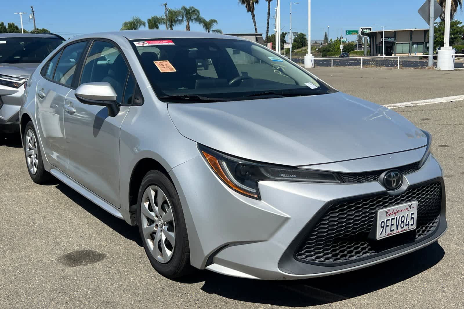 Used 2021 Toyota Corolla LE FWD image 3