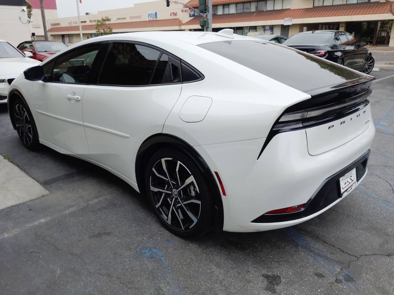 Used 2025 Toyota Prius Plug-In Hybrid FWD image 2
