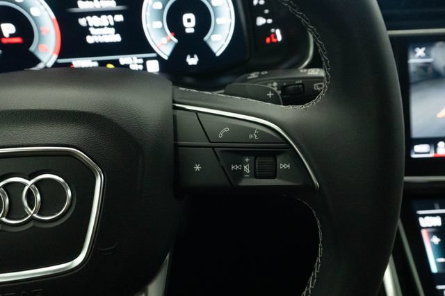 Used 2025 Audi Q8 Premium Plus AWD/4WD image 9