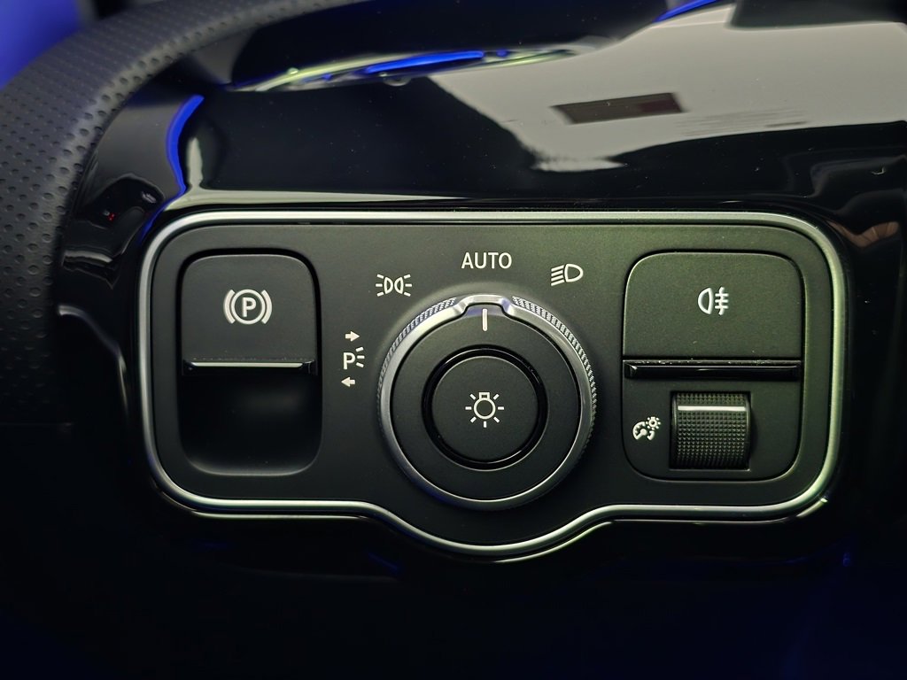 Used 2025 Mercedes-Benz CLA 35 AMG 4MATIC image 33