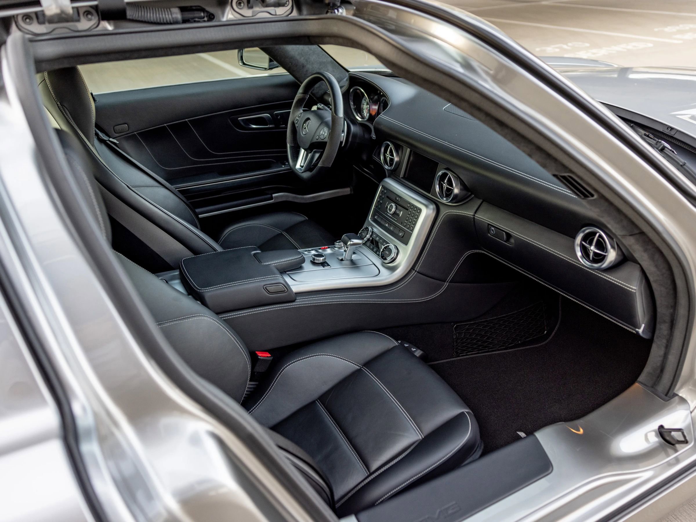 Used 2011 Mercedes-Benz SLS AMG Coupe image 14