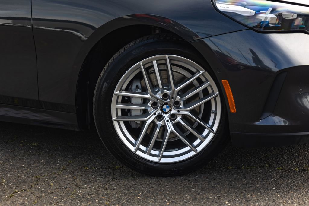 Used 2024 BMW 530i xDrive w/ Premium Package image 4