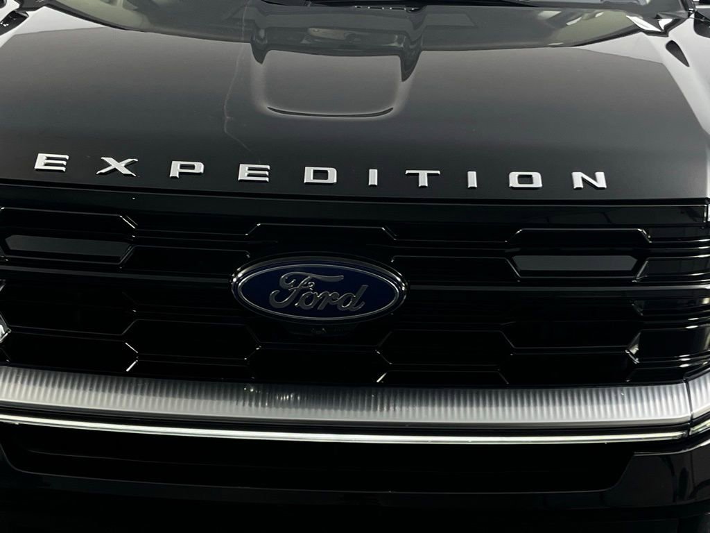 Used 2025 Ford Expedition Platinum image 12