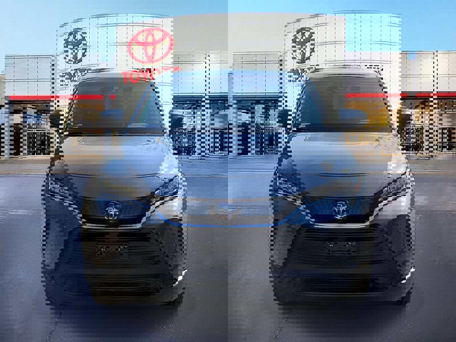 Used 2021 Toyota Venza LE image 8