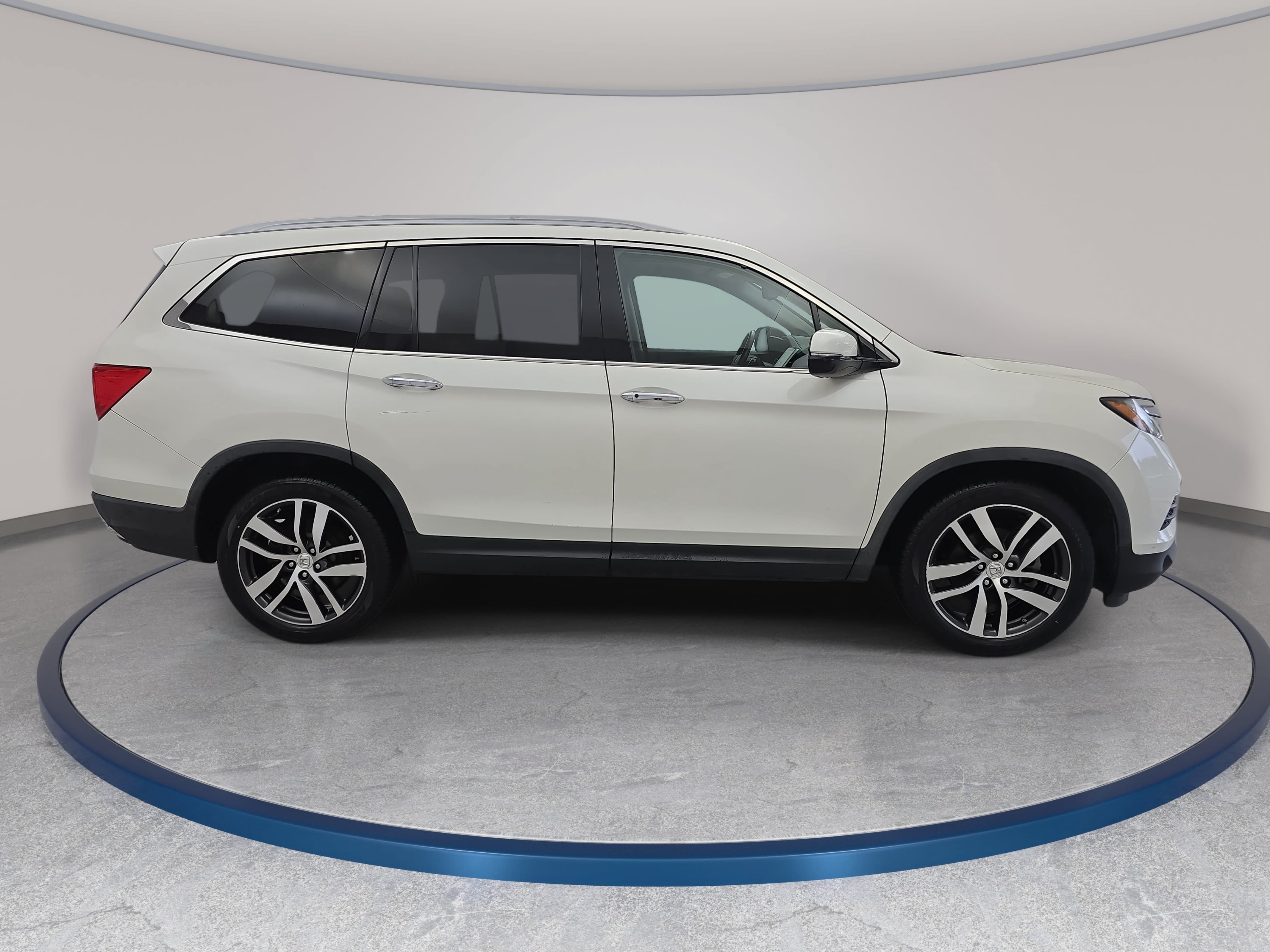 Used 2016 Honda Pilot Elite image 4