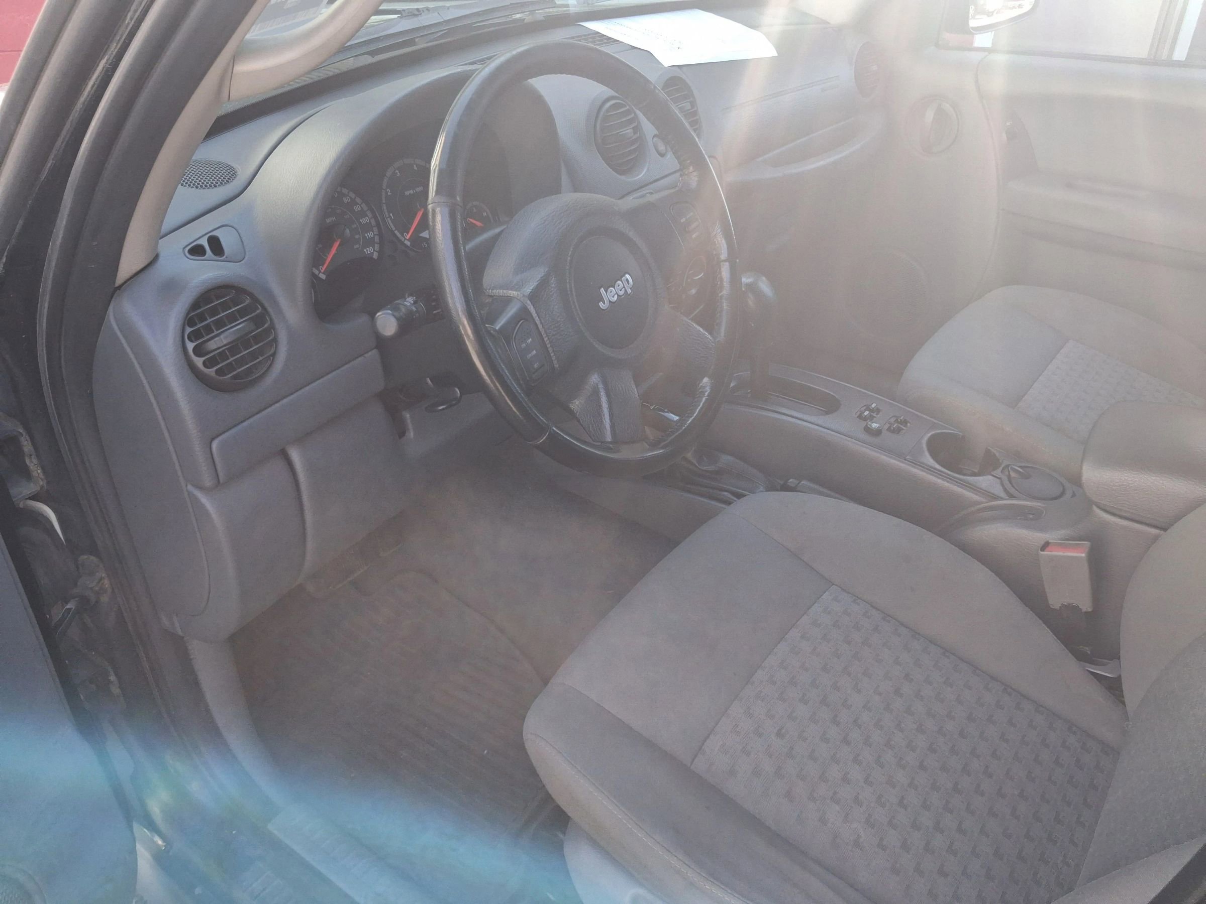 Used 2005 Jeep Liberty Sport image 8