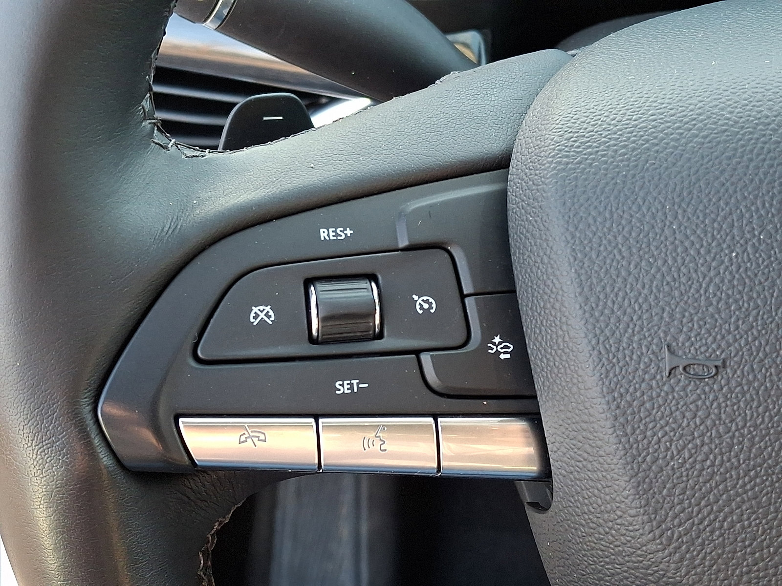 Used 2020 Cadillac XT4 Premium Luxury w/ Technology Package image 23