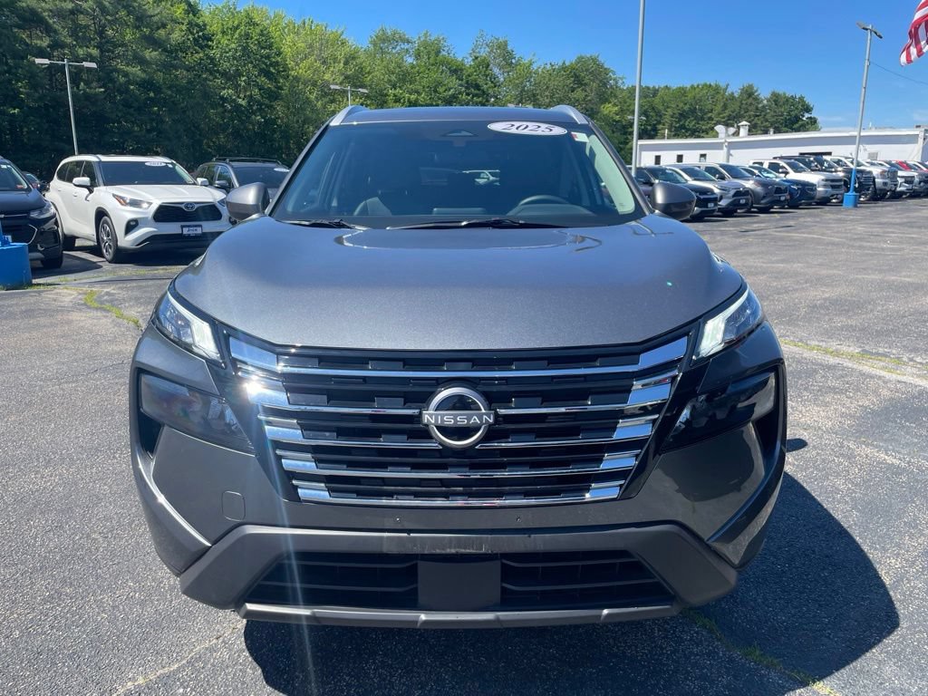 Used 2025 Nissan Rogue SV w/ SV Premium Package AWD/4WD image 2