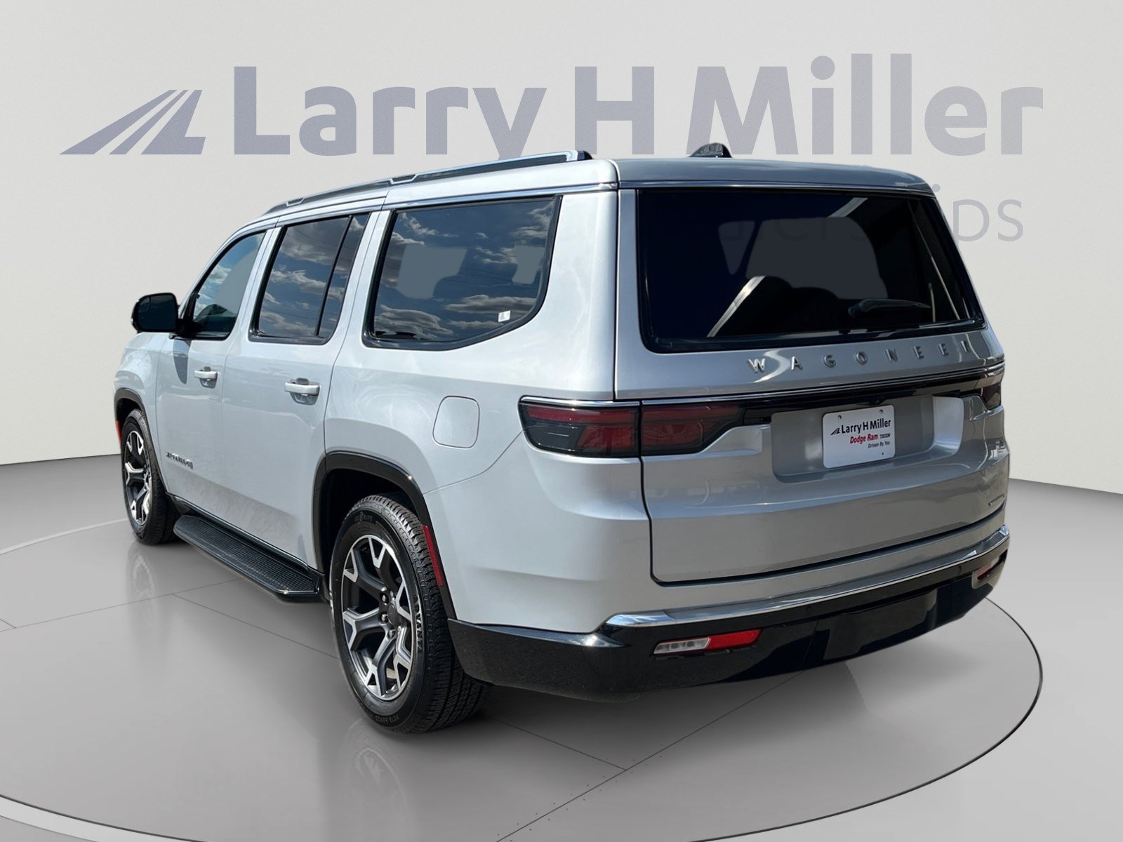 Used 2024 Jeep Wagoneer Series III AWD/4WD image 3