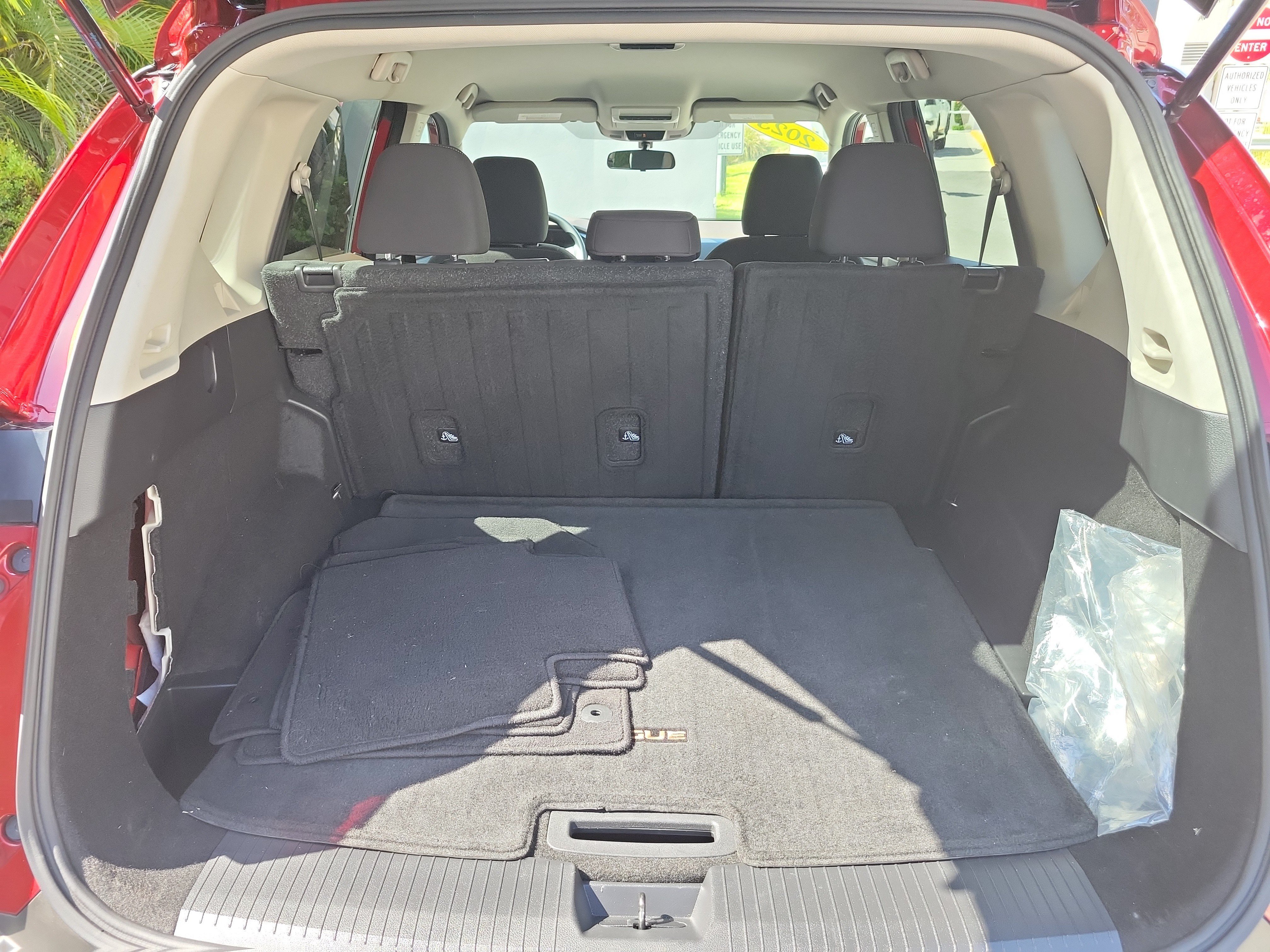Used 2023 Nissan Rogue S AWD/4WD image 9