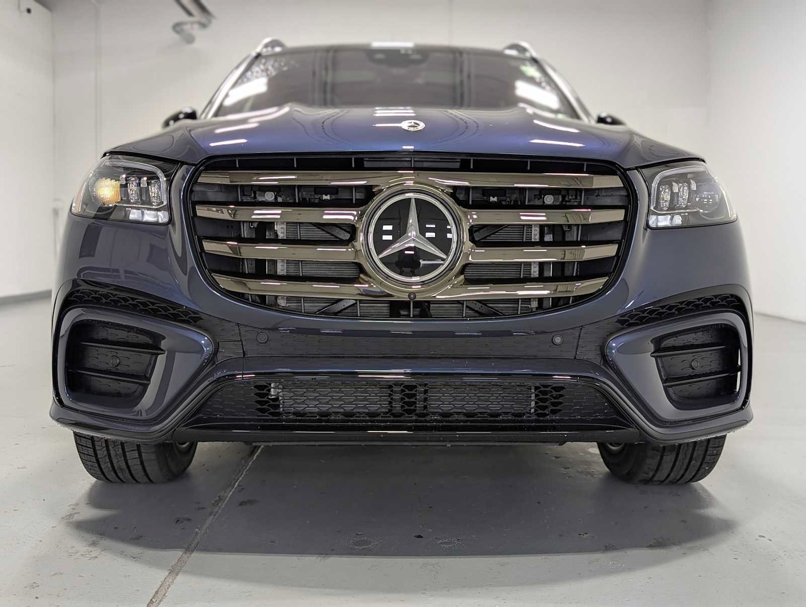New 2026 Mercedes-Benz GLS 450 4MATIC image 2
