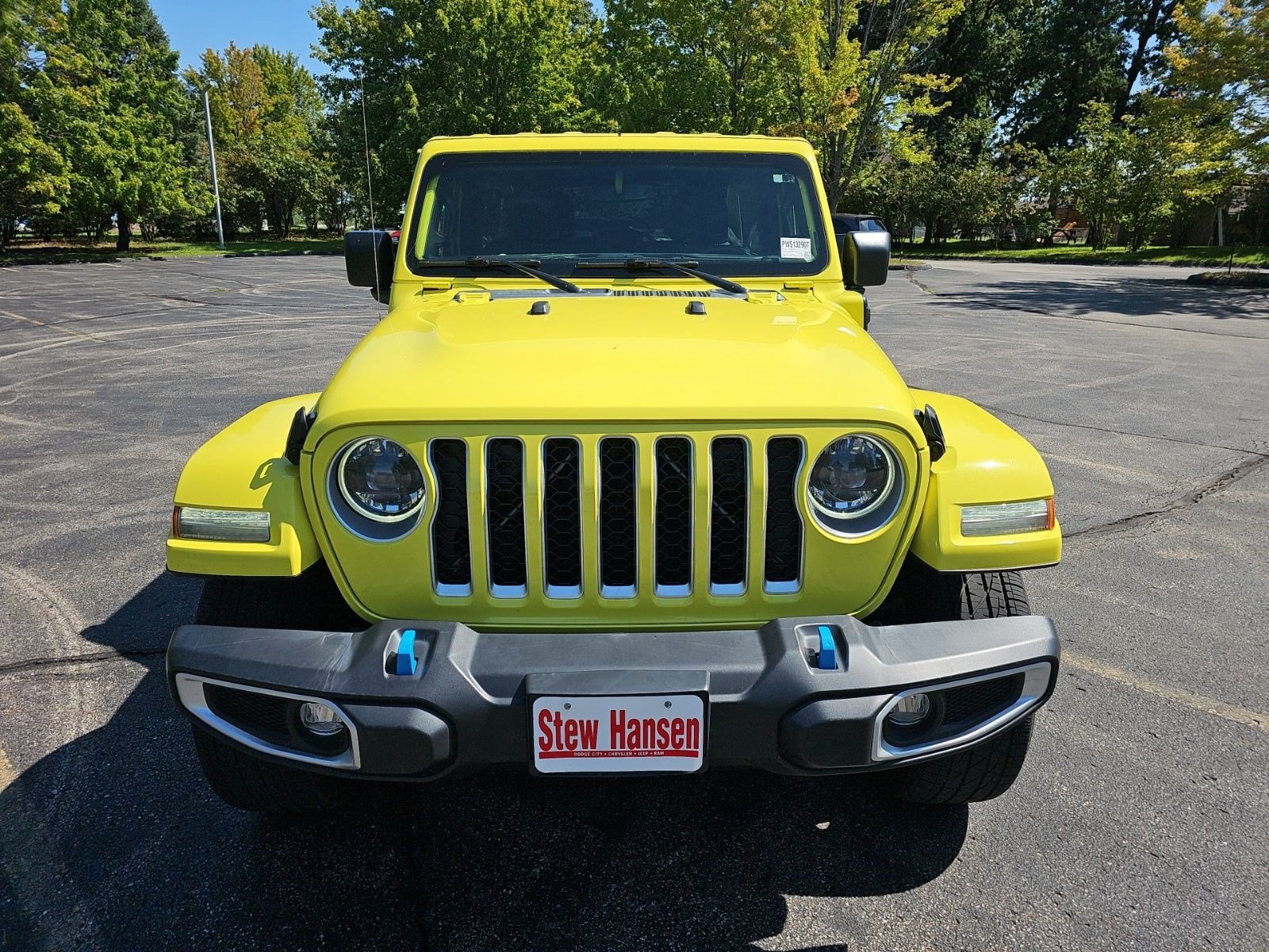 Used 2023 Jeep Wrangler Unlimited Sahara w/ Cold Weather Group AWD/4WD image 9