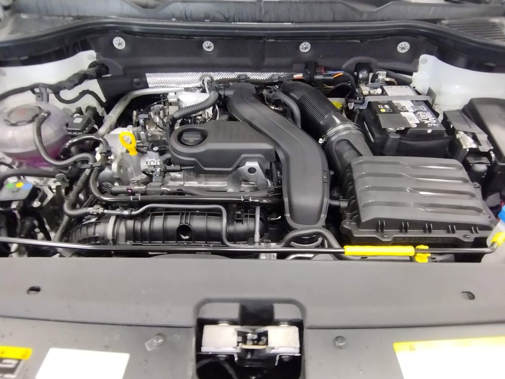 New 2025 Volkswagen Taos SEL image 7