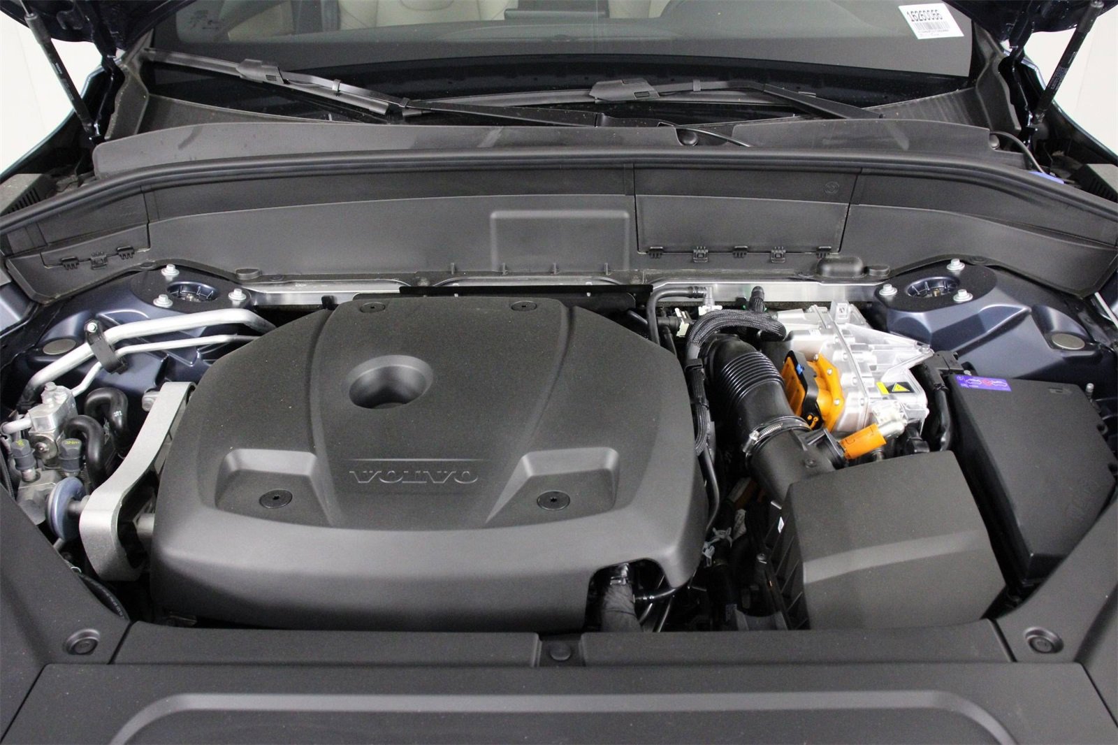 New 2026 Volvo XC90 T8 Core image 12