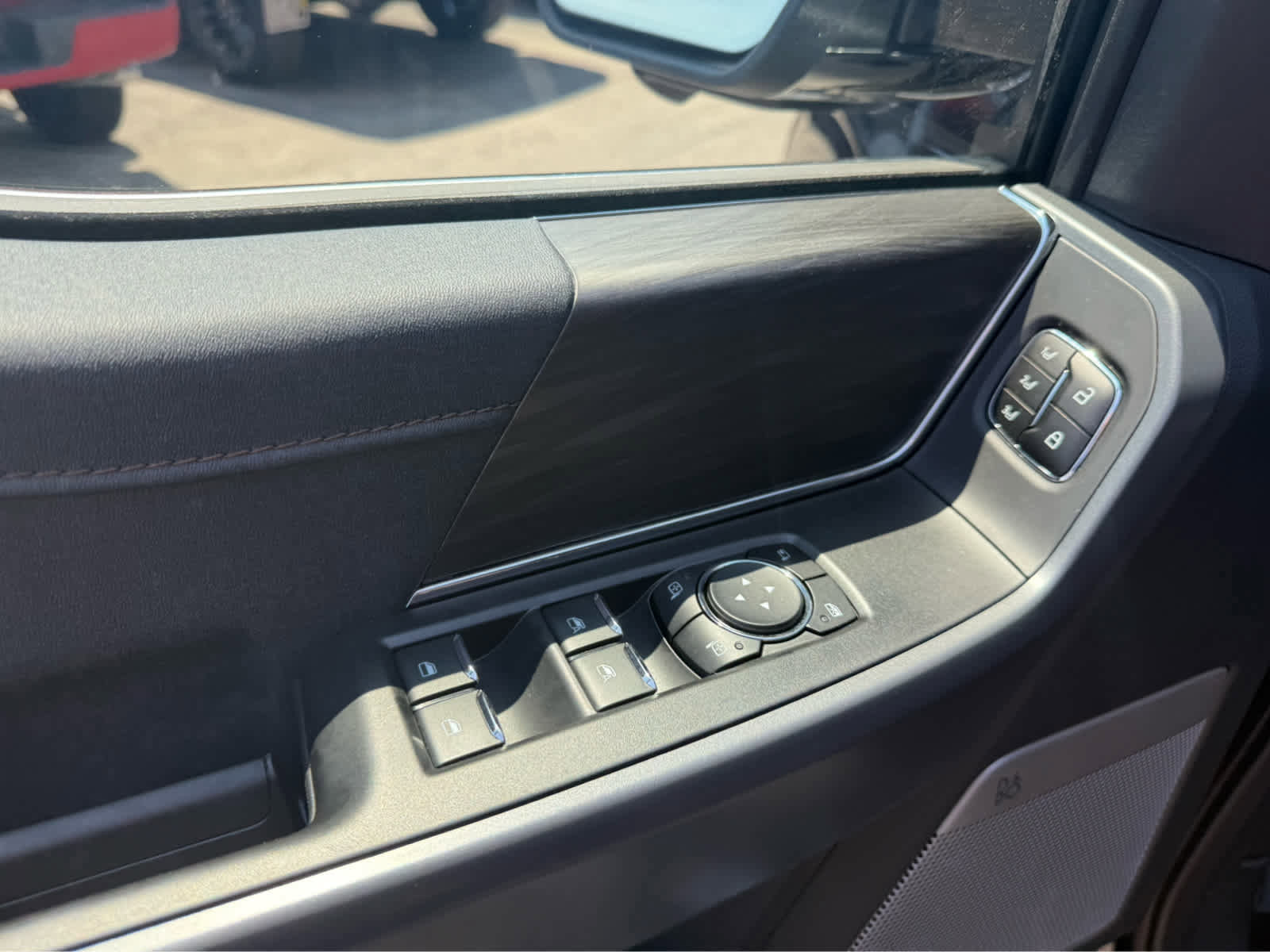 New 2025 Ford F150 Lariat w/ Equipment Group 501A Mid image 12