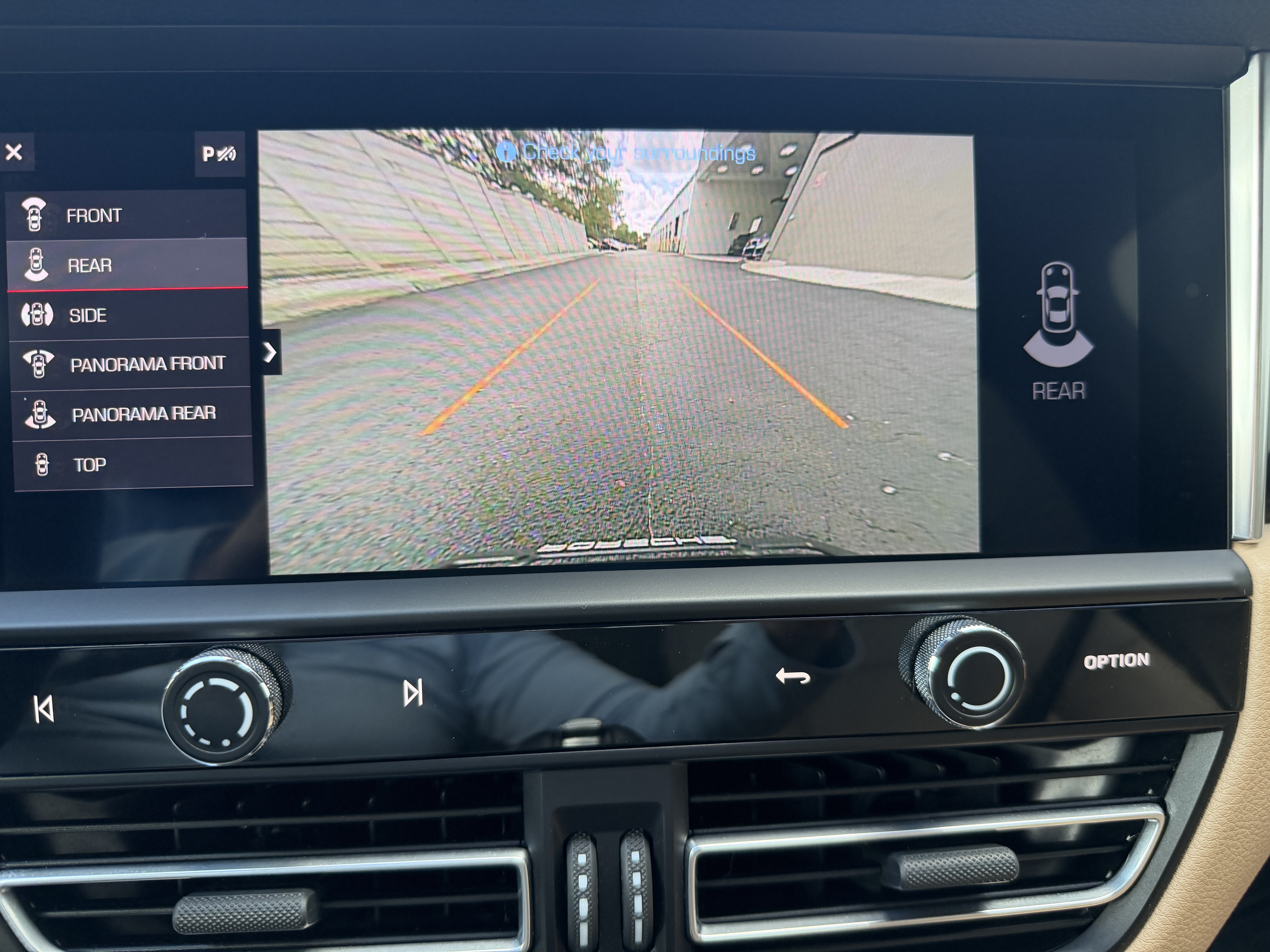 Certified 2023 Porsche Macan AWD/4WD image 27