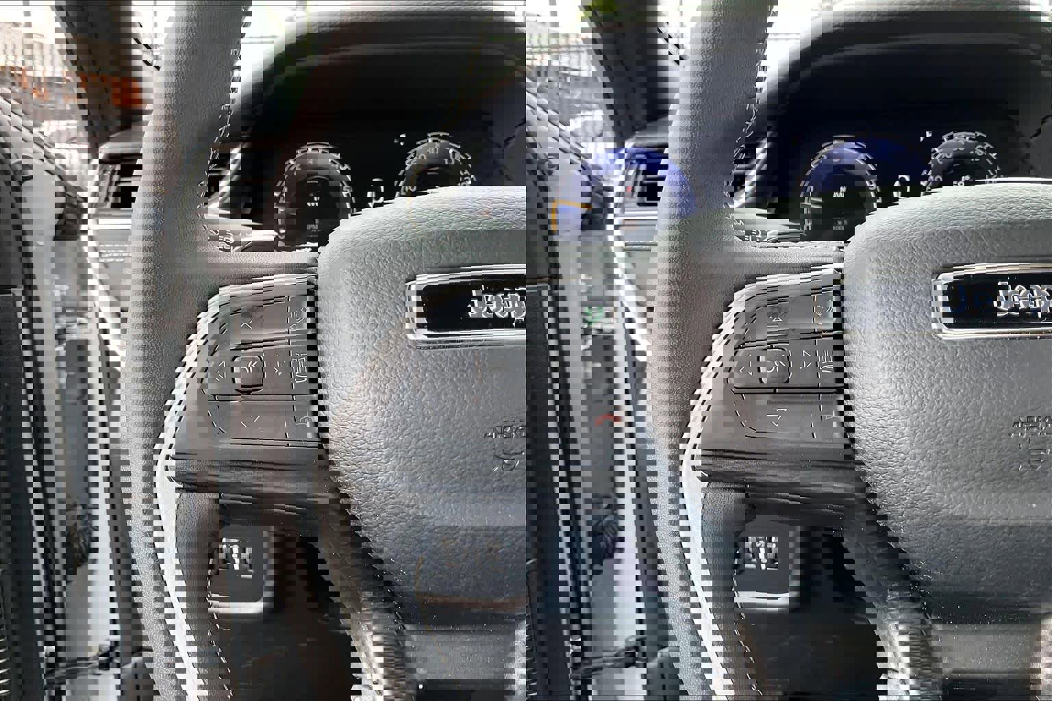 Used 2024 Jeep Grand Cherokee Altitude image 19