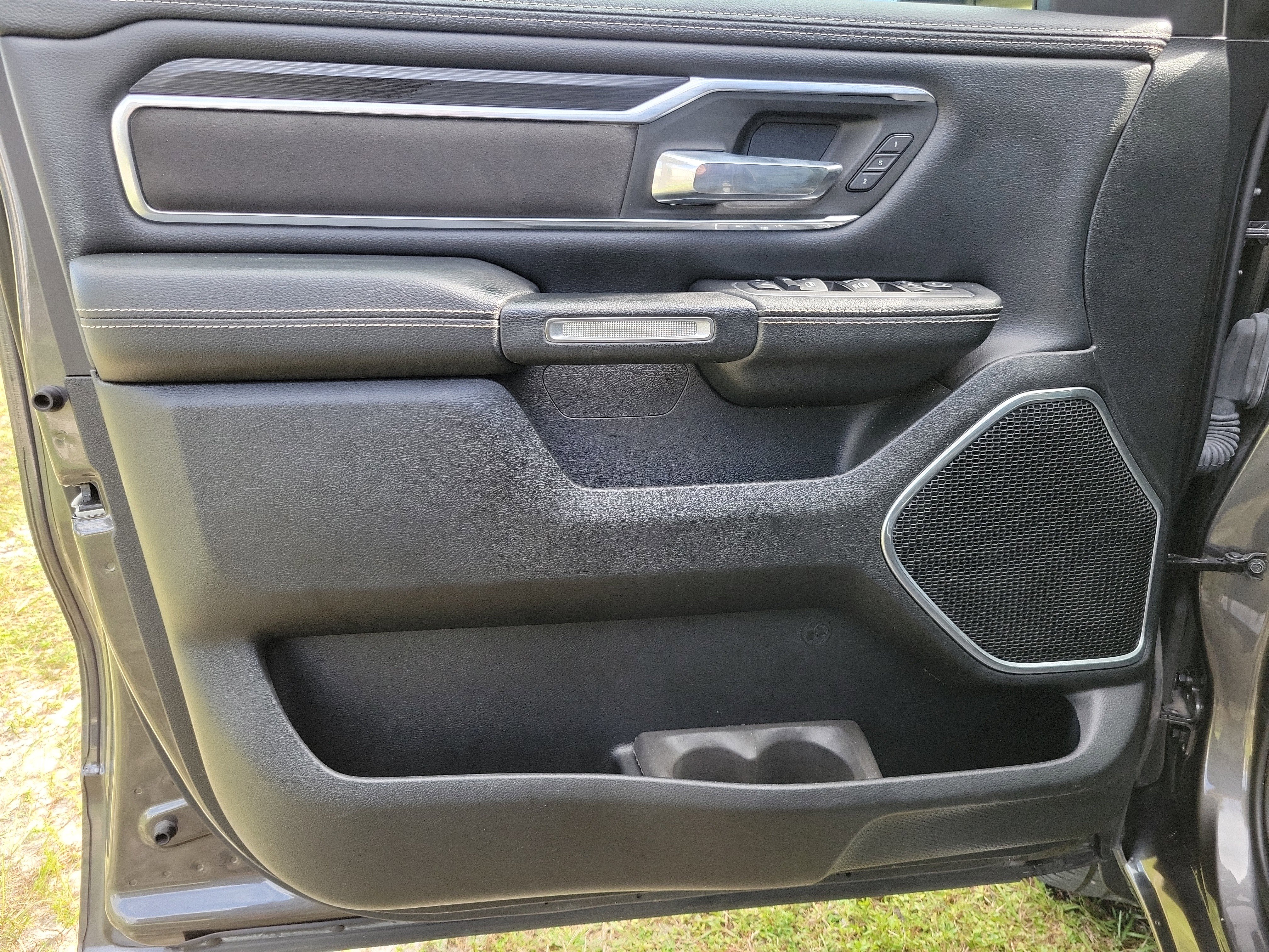 Used 2023 RAM 1500 Laramie AWD/4WD image 15