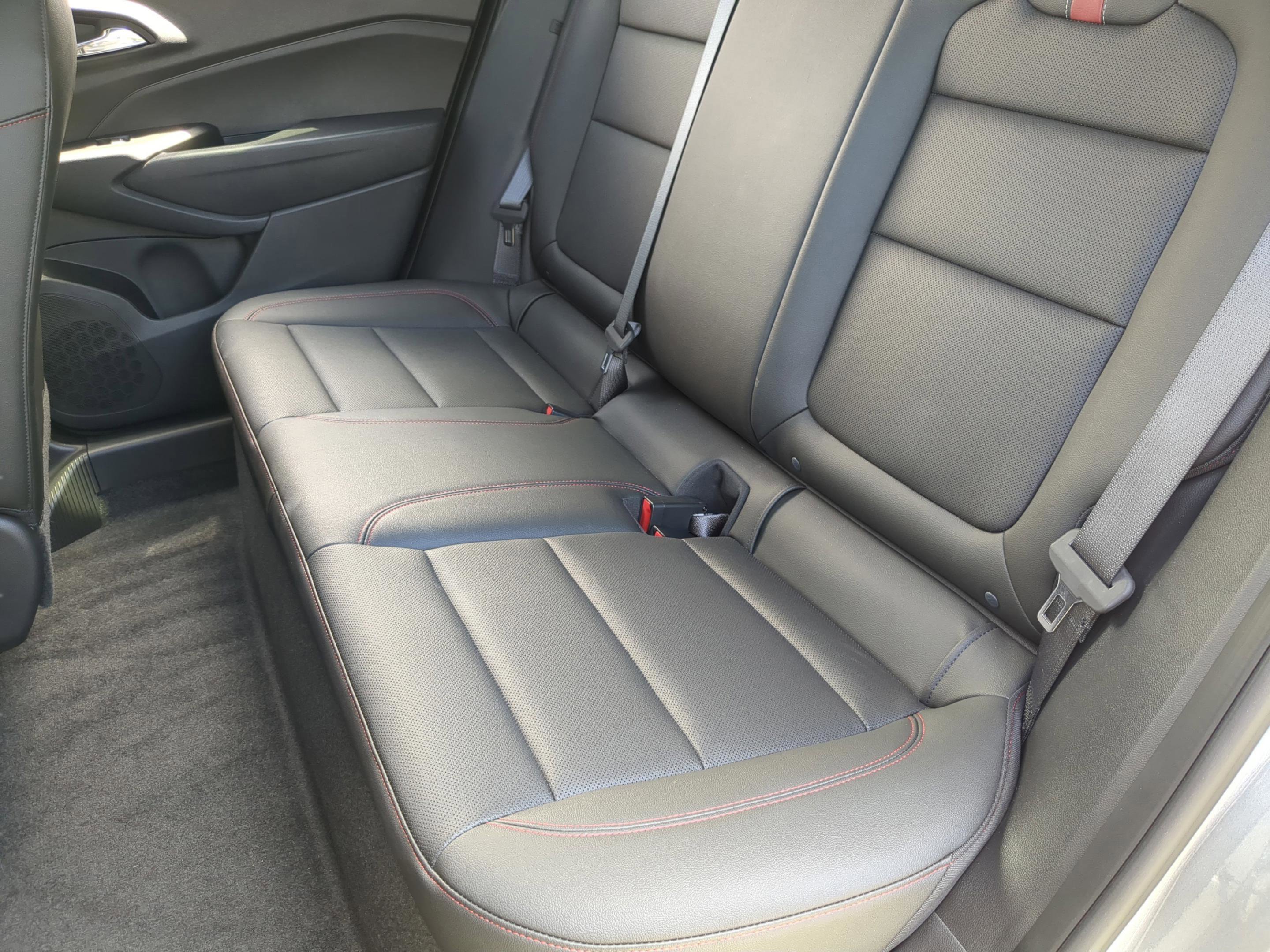 Used 2025 Chevrolet Trax RS w/ Driver Confidence Package FWD image 15