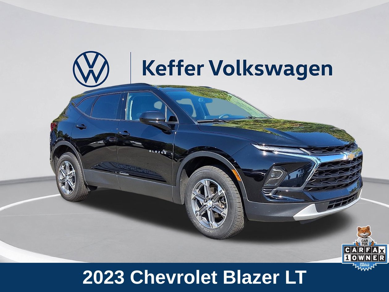 Used 2023 Chevrolet Blazer LT FWD image 1