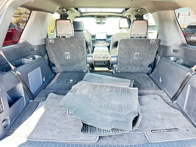 Used 2023 Ford Expedition Limited AWD/4WD image 7