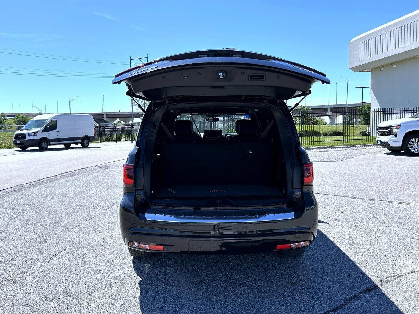 Used 2024 INFINITI QX80 Sensory w/ Cargo Package AWD/4WD image 23