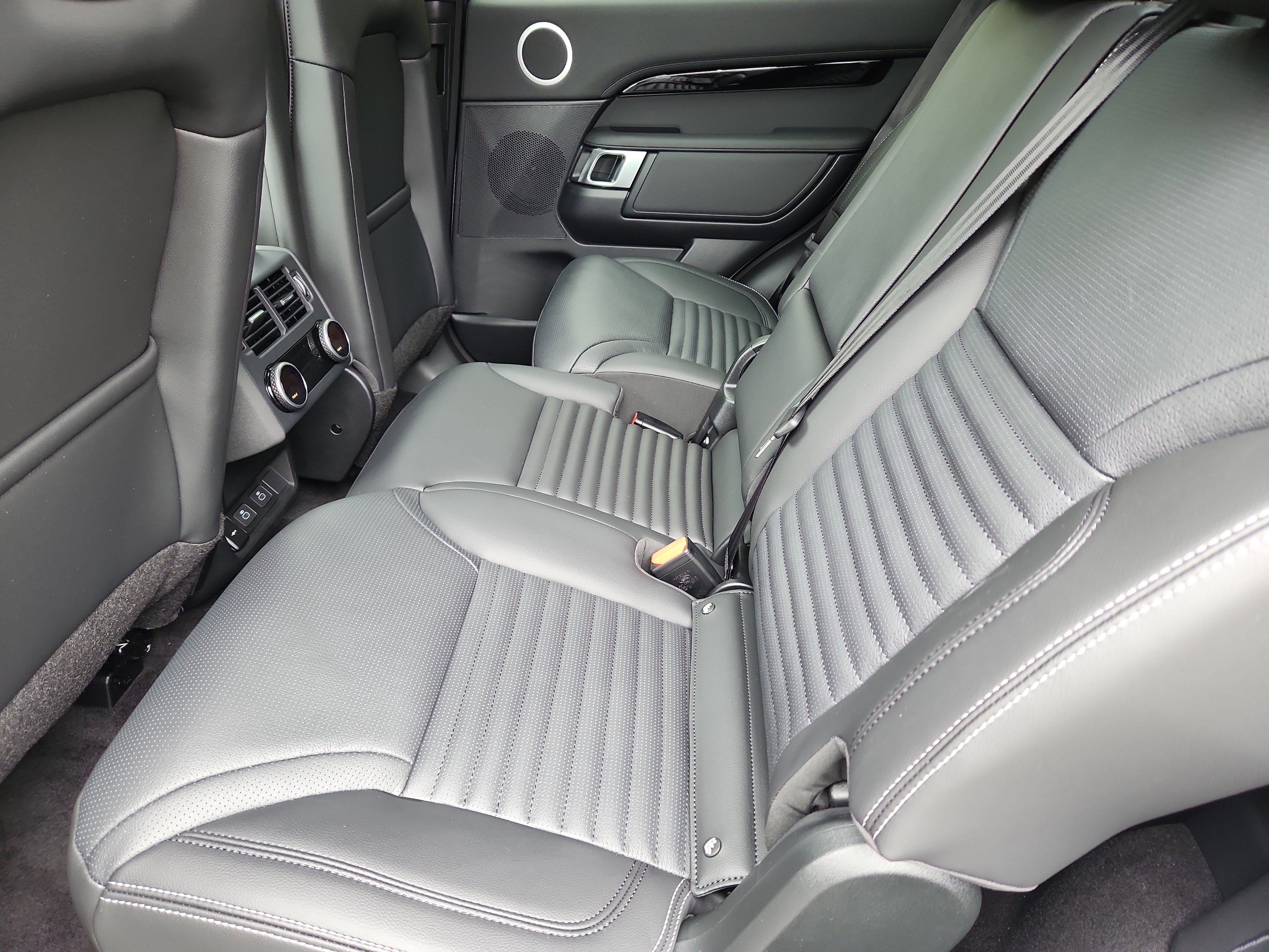 New 2025 Land Rover Discovery S image 5