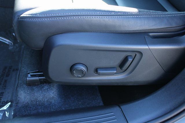 Used 2025 Volvo XC40 B5 Plus image 14