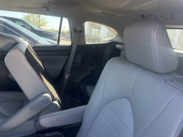Used 2024 Toyota Highlander XLE image 4