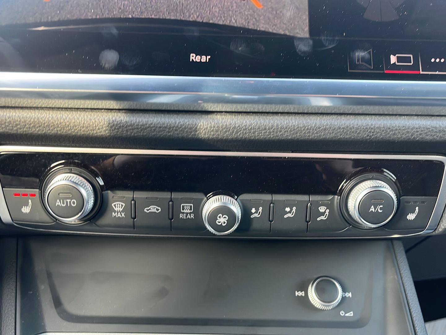 Used 2025 Audi Q3 2.0T Premium image 18