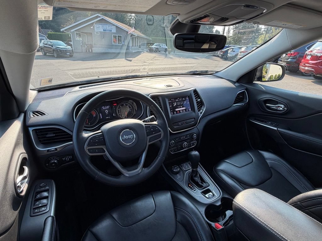 Used 2019 Jeep Cherokee Latitude Plus AWD/4WD image 24