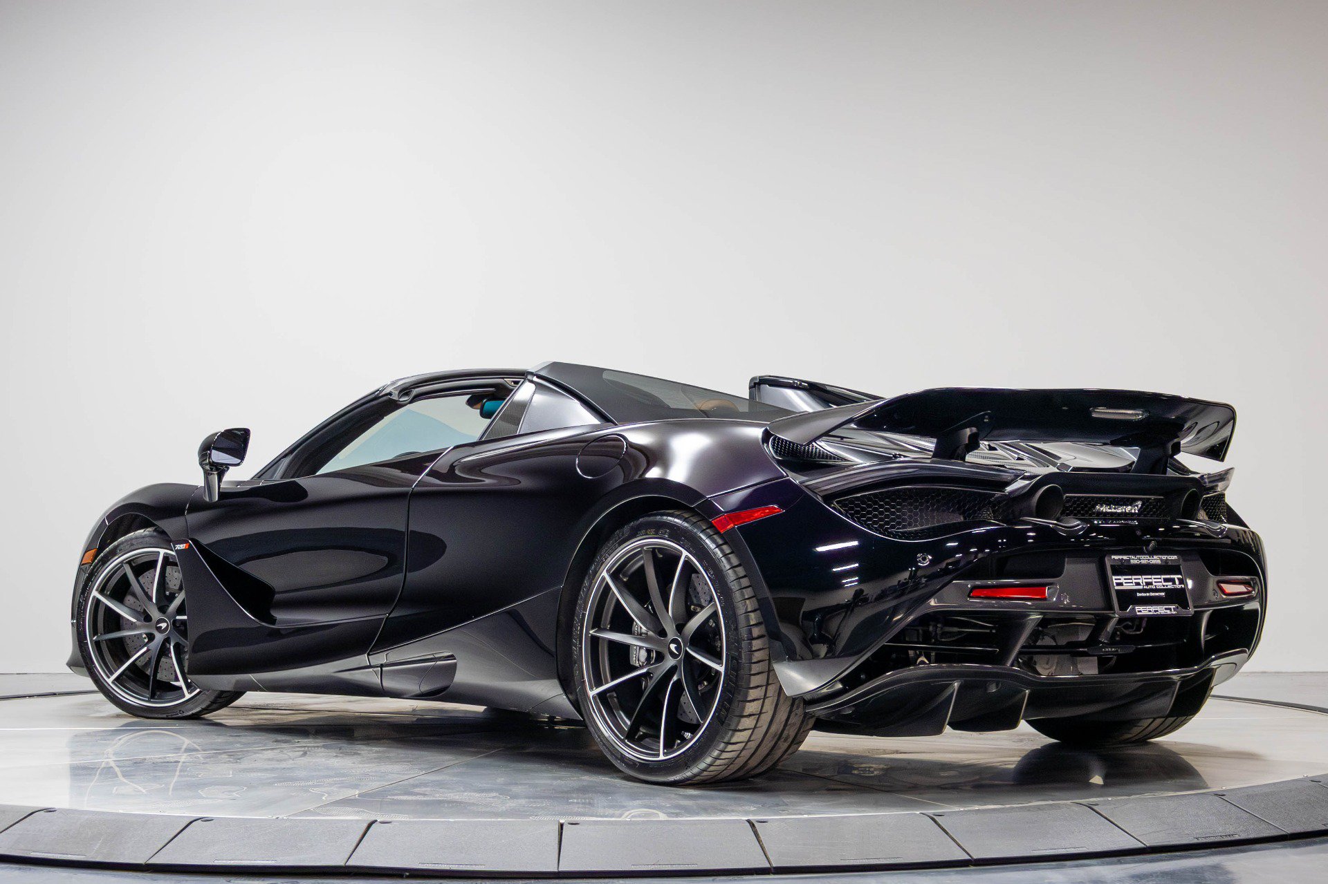 Used 2019 McLaren 720S Luxury RWD image 44