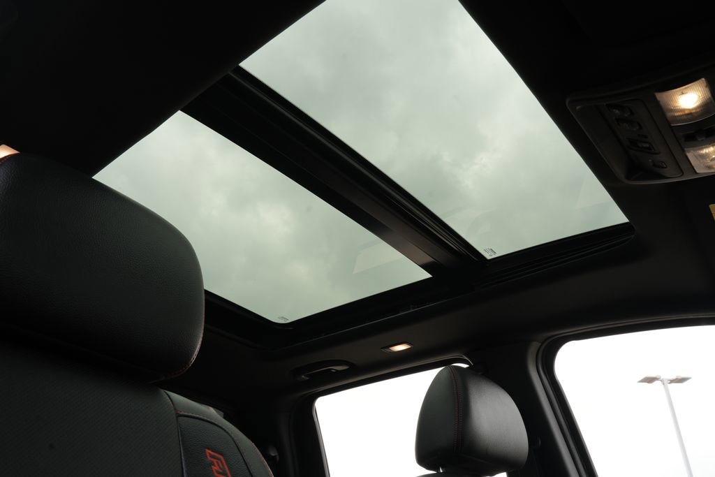 Used 2021 Nissan Titan PRO-4X w/ Pro-4x Convenience Package AWD/4WD image 25