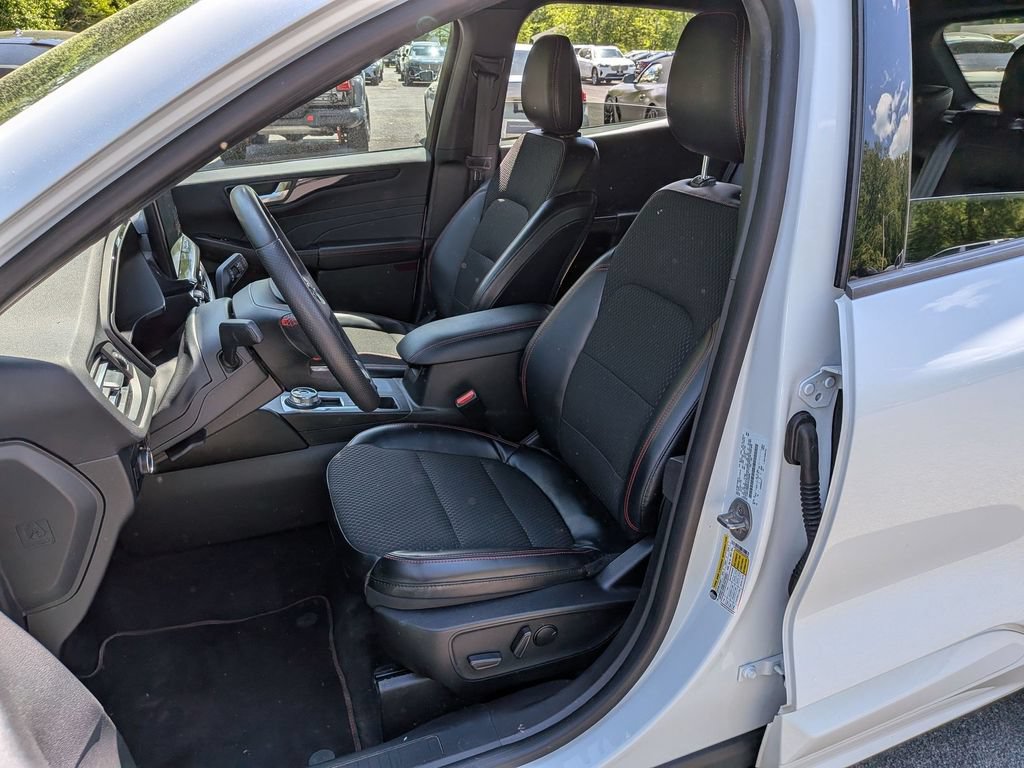 Used 2023 Ford Escape ST-Line w/ Tech Pack #1 AWD/4WD image 8