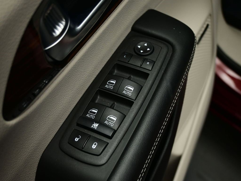 Used 2022 Chrysler Pacifica Limited image 19