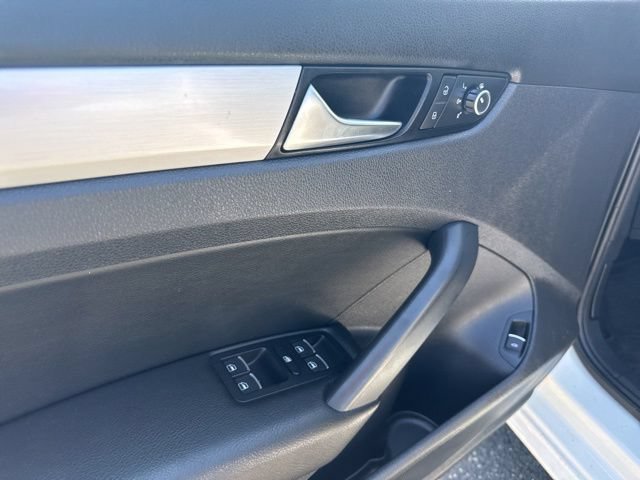 Used 2013 Volkswagen Passat 2.5 SE FWD image 15