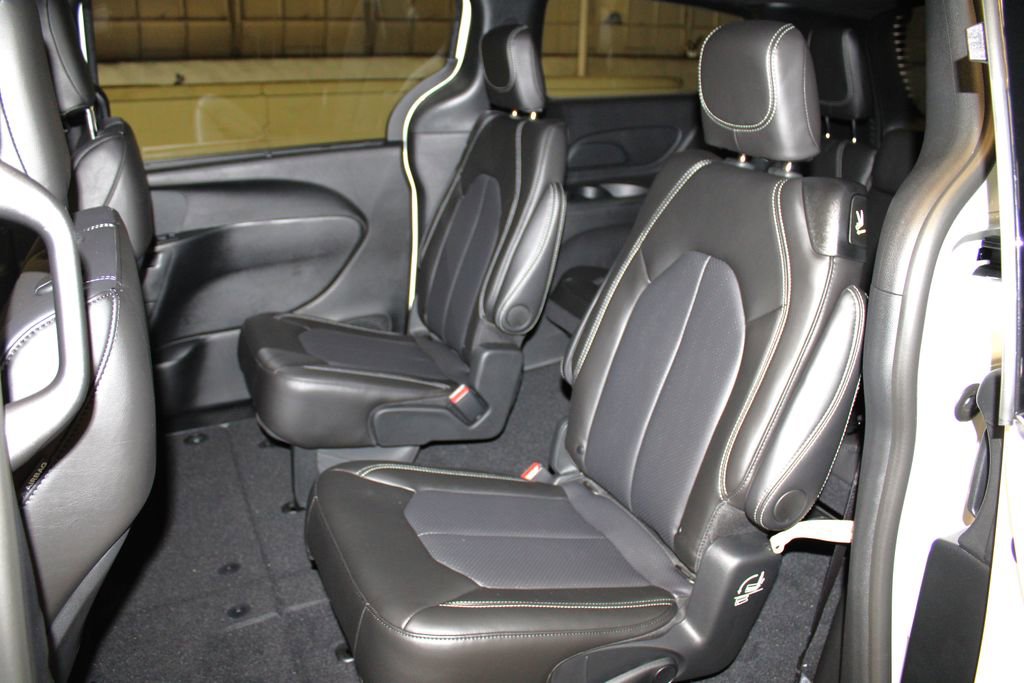 New 2026 Chrysler Voyager LX image 24