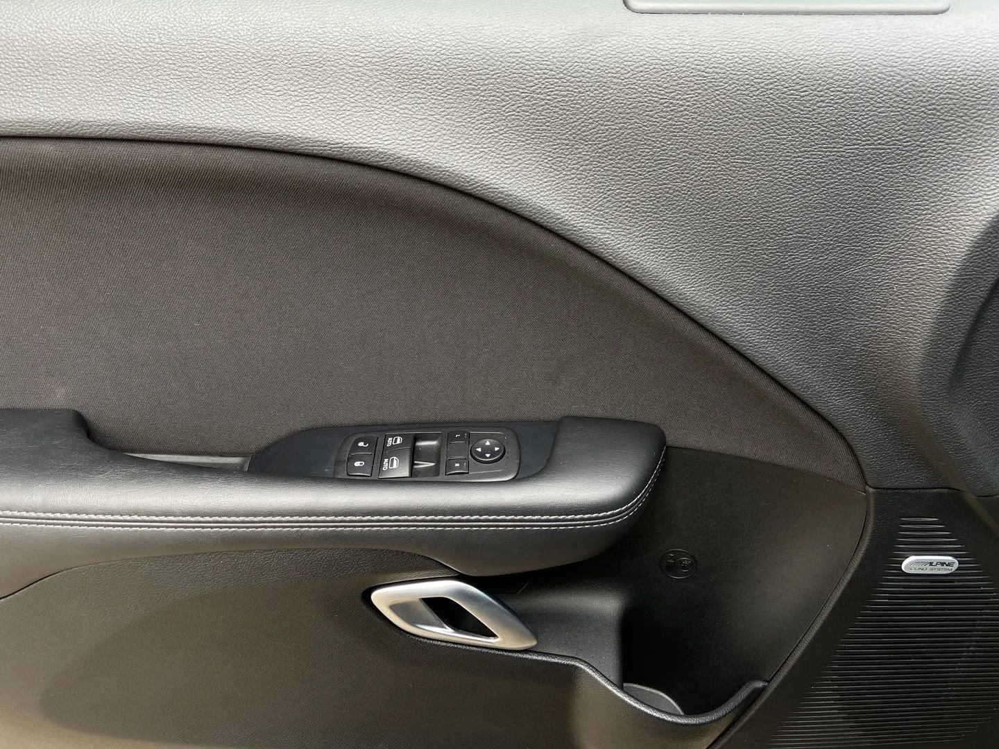 Used 2023 Dodge Challenger SXT w/ Blacktop Package image 9