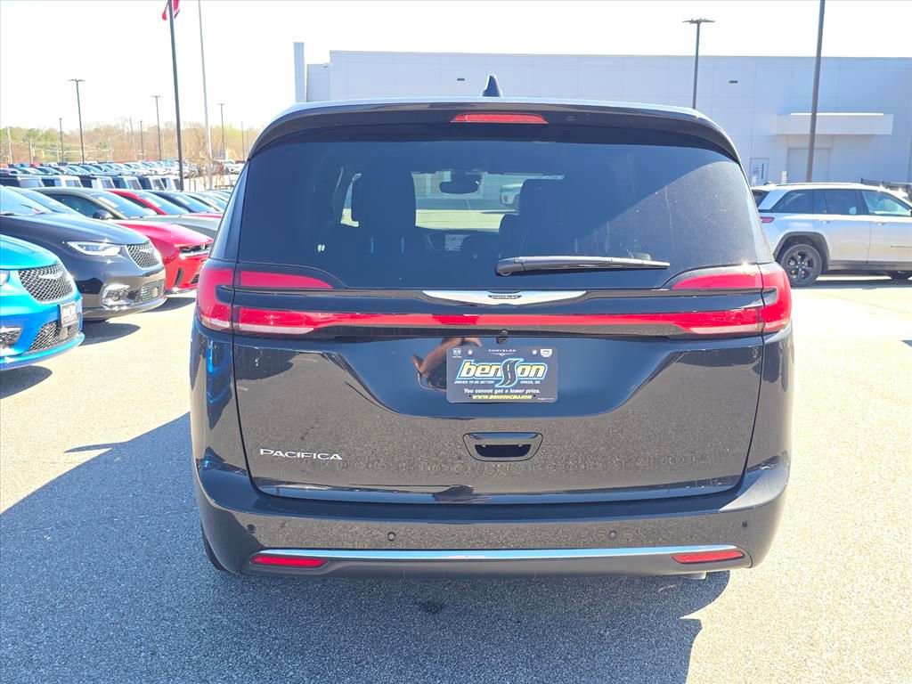 New 2026 Chrysler Pacifica Select FWD image 14