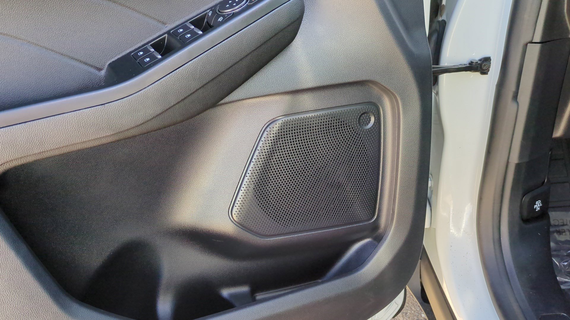 Used 2022 Ford Escape Titanium w/ Class II Trailer Tow Package image 14