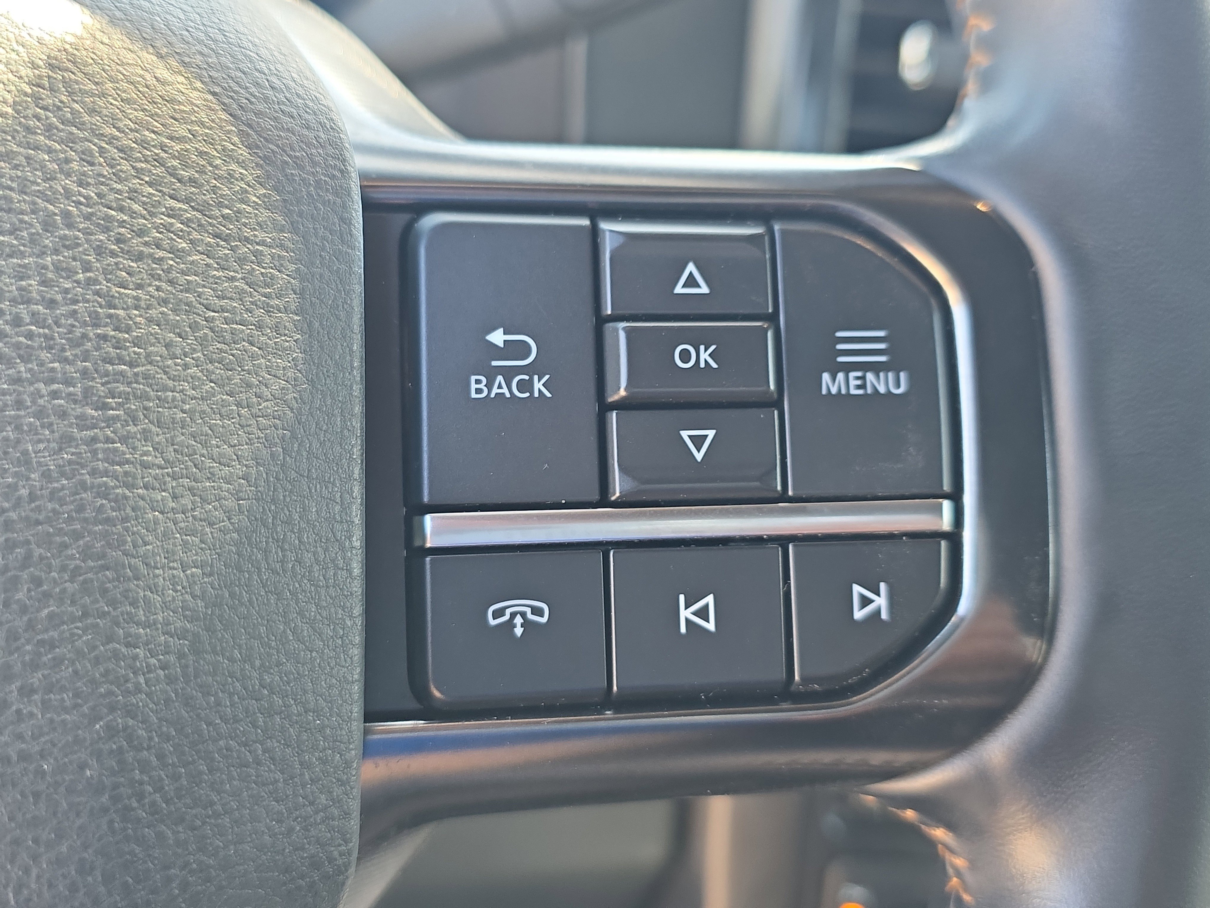 Used 2024 Ford F350 Platinum w/ FX4 Off-Road Package image 28