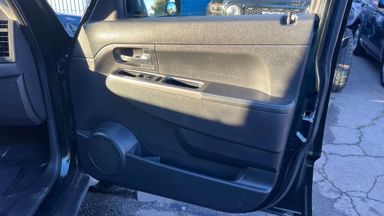 Used 2011 Jeep Liberty Renegade w/ Navigation Convenience Group image 22