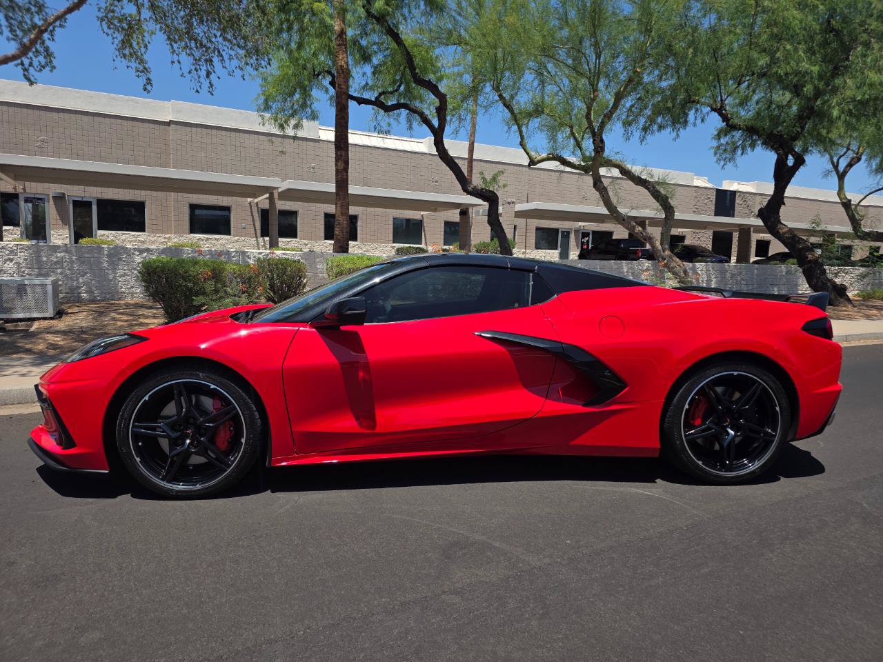 Used 2024 Chevrolet Corvette Stingray Premium Conv w/ Z51 Performance Package RWD image 7