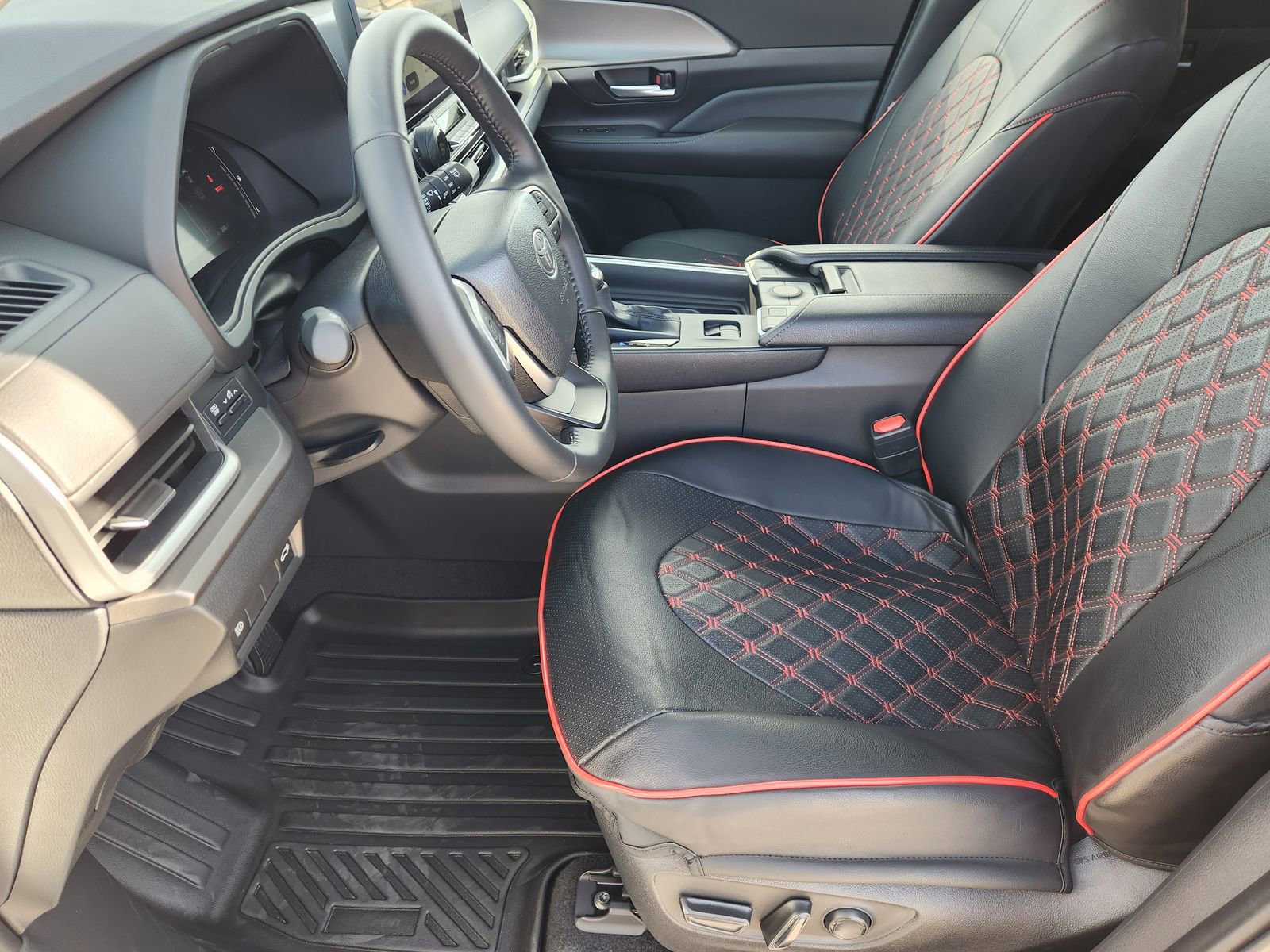 Used 2025 Toyota Grand Highlander AWD image 16