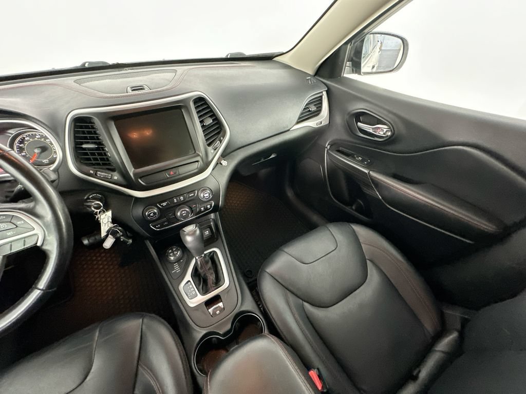 Used 2015 Jeep Cherokee Trailhawk w/ Leather Interior Group AWD/4WD image 11