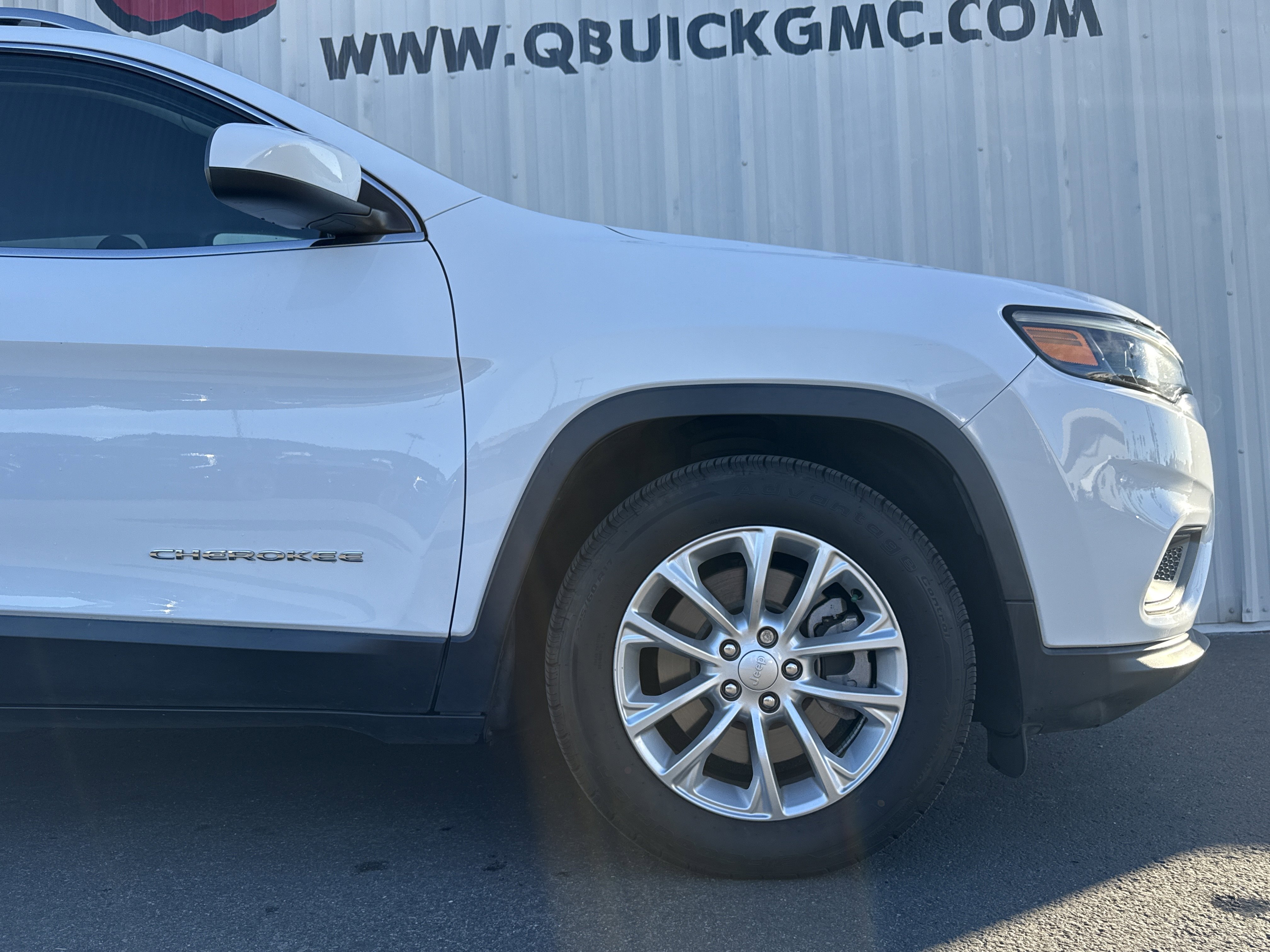 Used 2019 Jeep Cherokee Latitude w/ Popular Appearance Group image 20