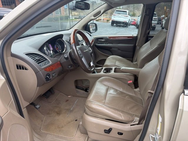 Used 2012 Chrysler Town & Country Limited w/ Luxury Group image 15