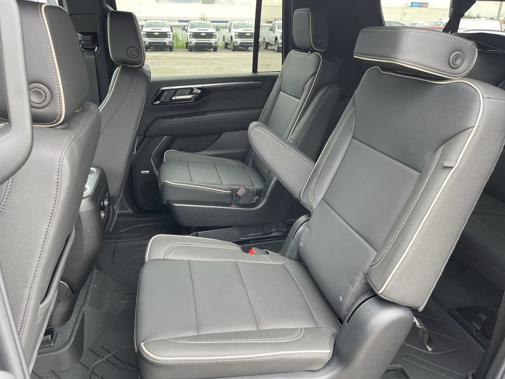 New 2026 Chevrolet Suburban Premier w/ Sun And Tow Package AWD/4WD image 23